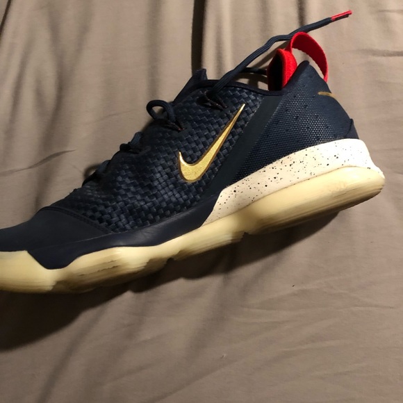 Lebron basketball shoes - Picture 3 of 4